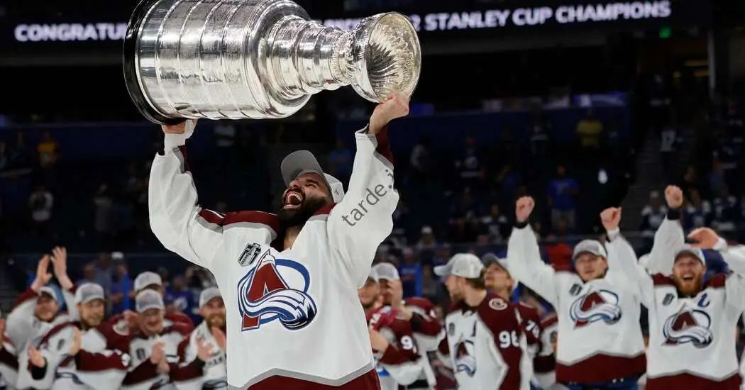 در جام استنلی، ناظم کادری می‌خواست «در ضخامت آن» باشد.